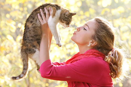young-girl-with-cat